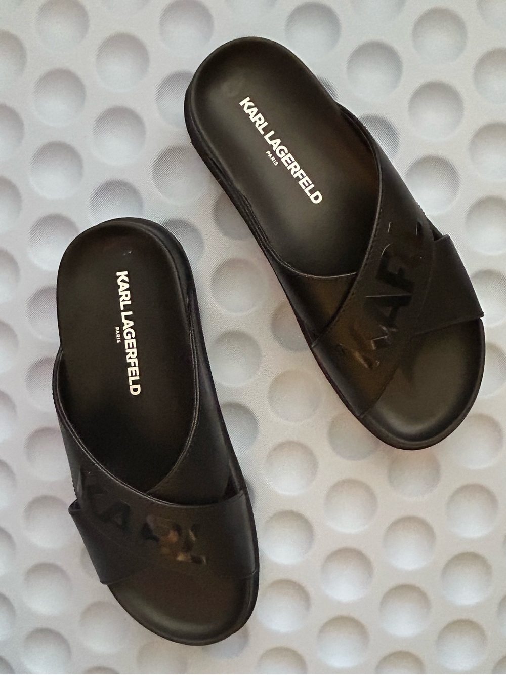 KARL LAGERFELD PARIS Men's Chandler Crisscross Sandals Size 8